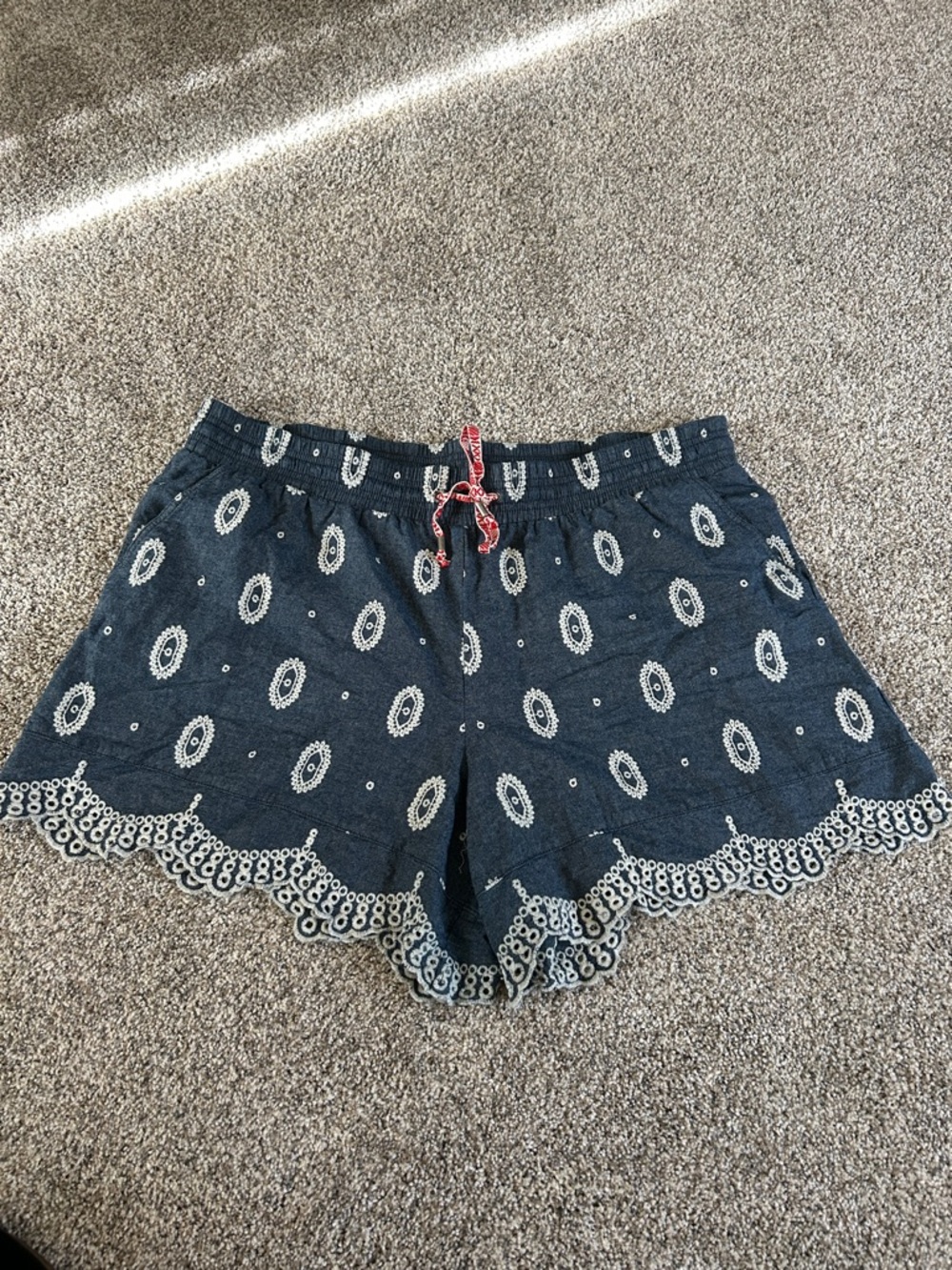 EUC Anthropologie ett:twa Eyelet
Chambray Shorts - 100%
Cotton - Picture 4 of 9